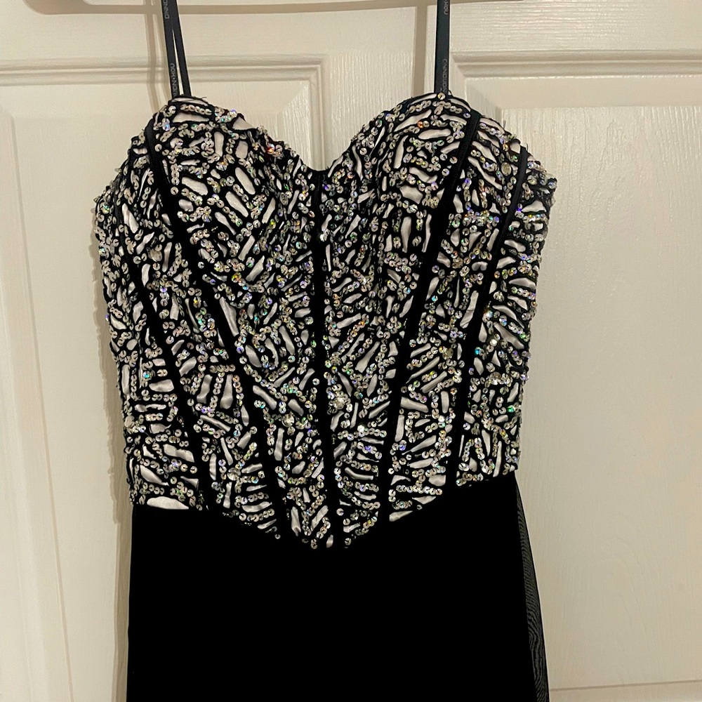 Narianna silver sequin black prom dress size medium